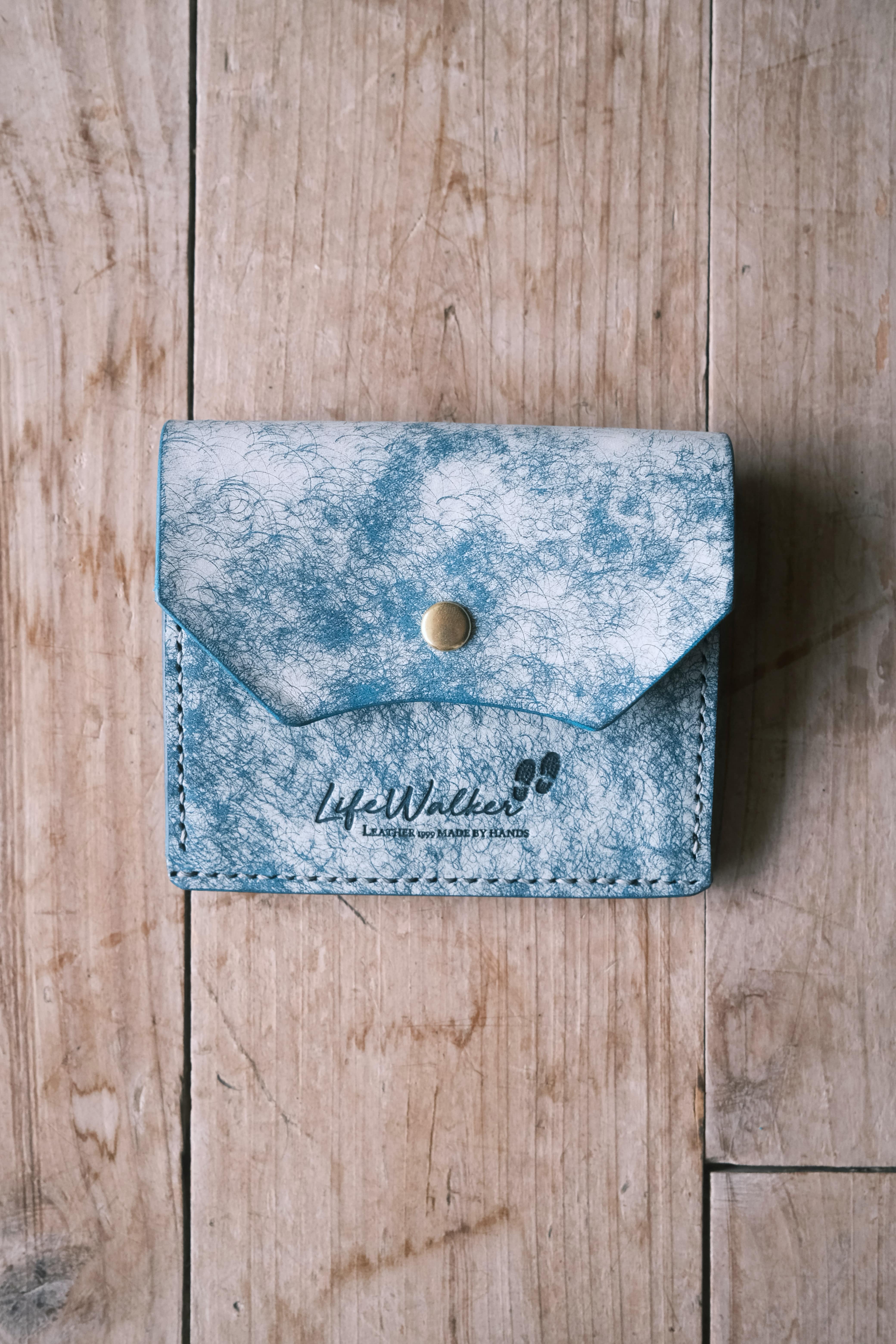 Square wallet - White wave