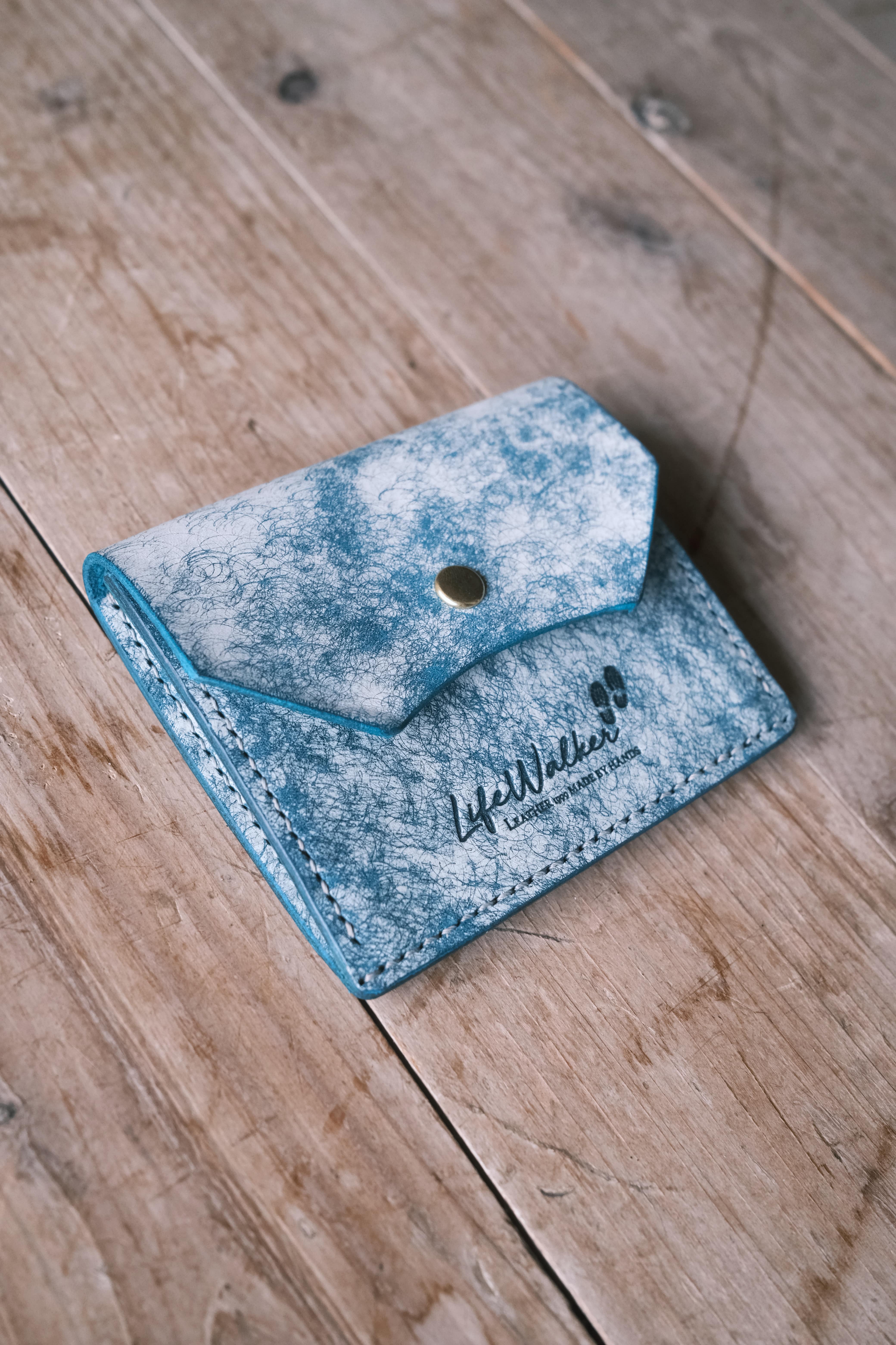 Square wallet - White wave
