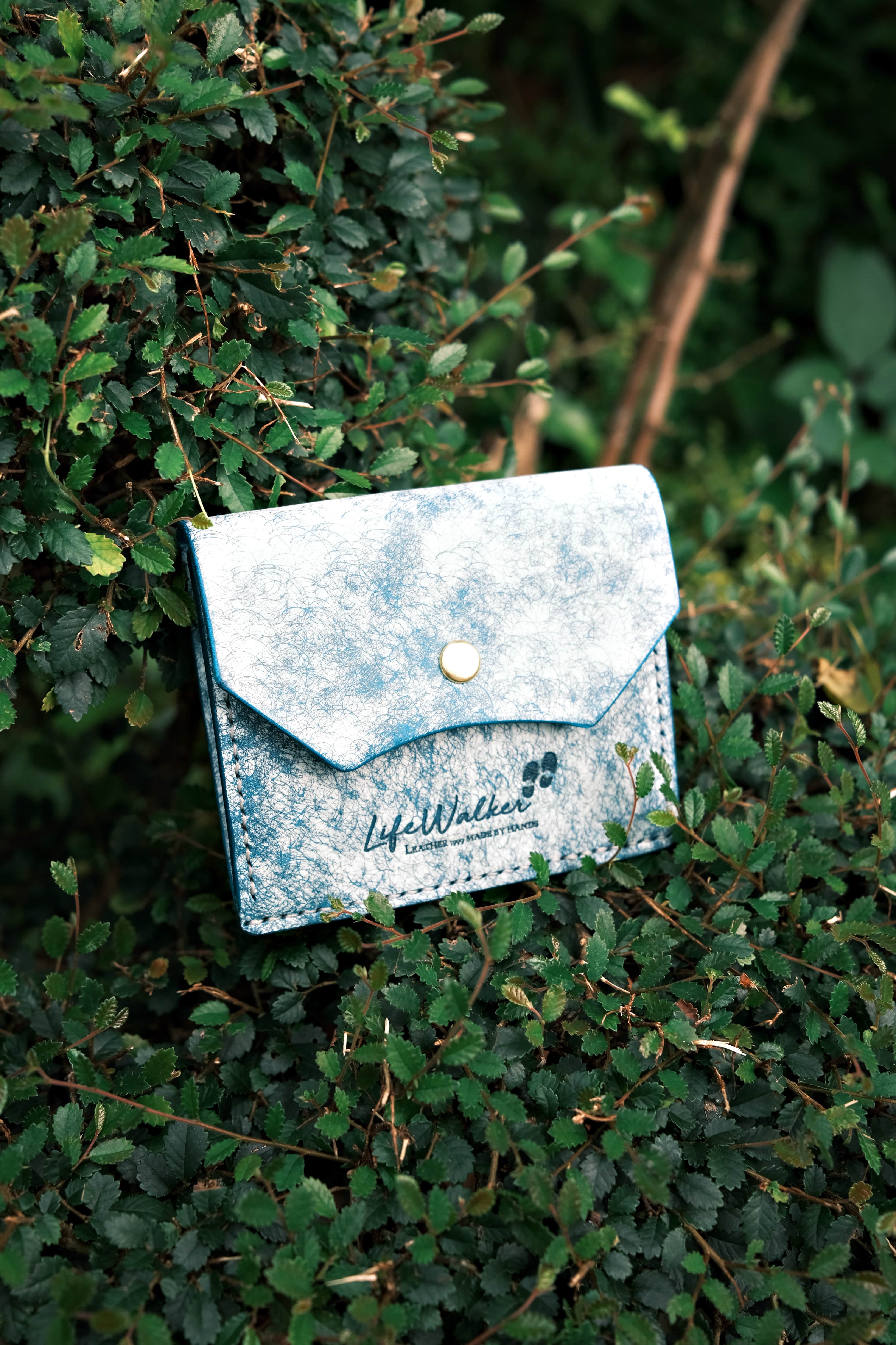 Square wallet - White wave